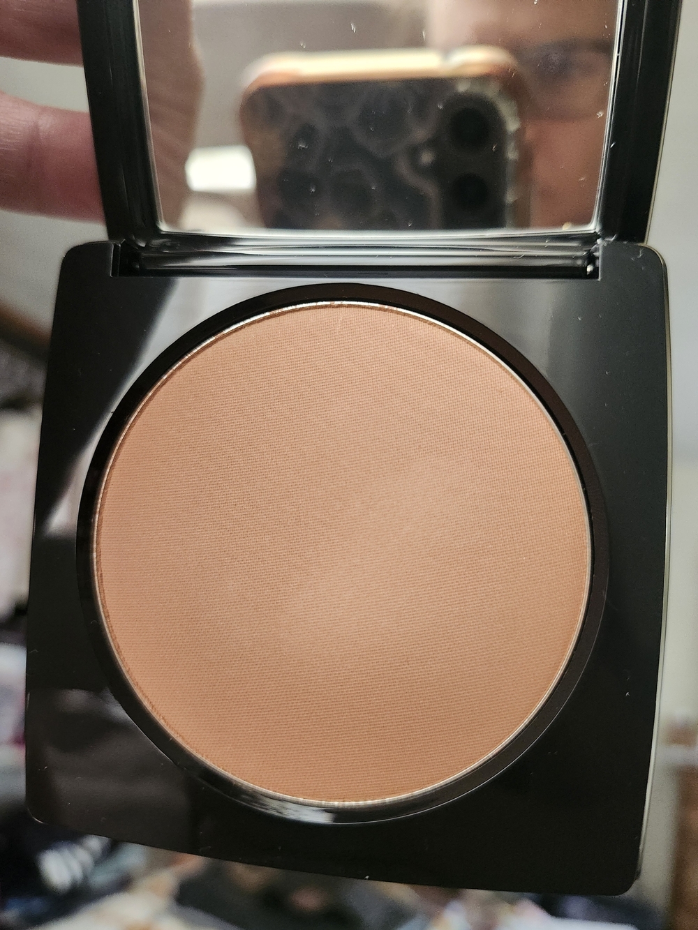 Bobbi Brown Bronzing Powder – Black Compact - Picture 4 of 4
